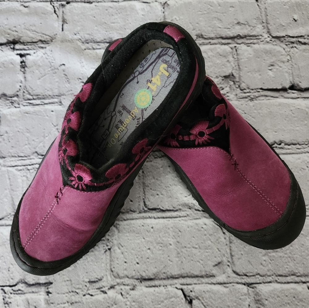 J41 Black and Pink Leather Flats Size 7.5
